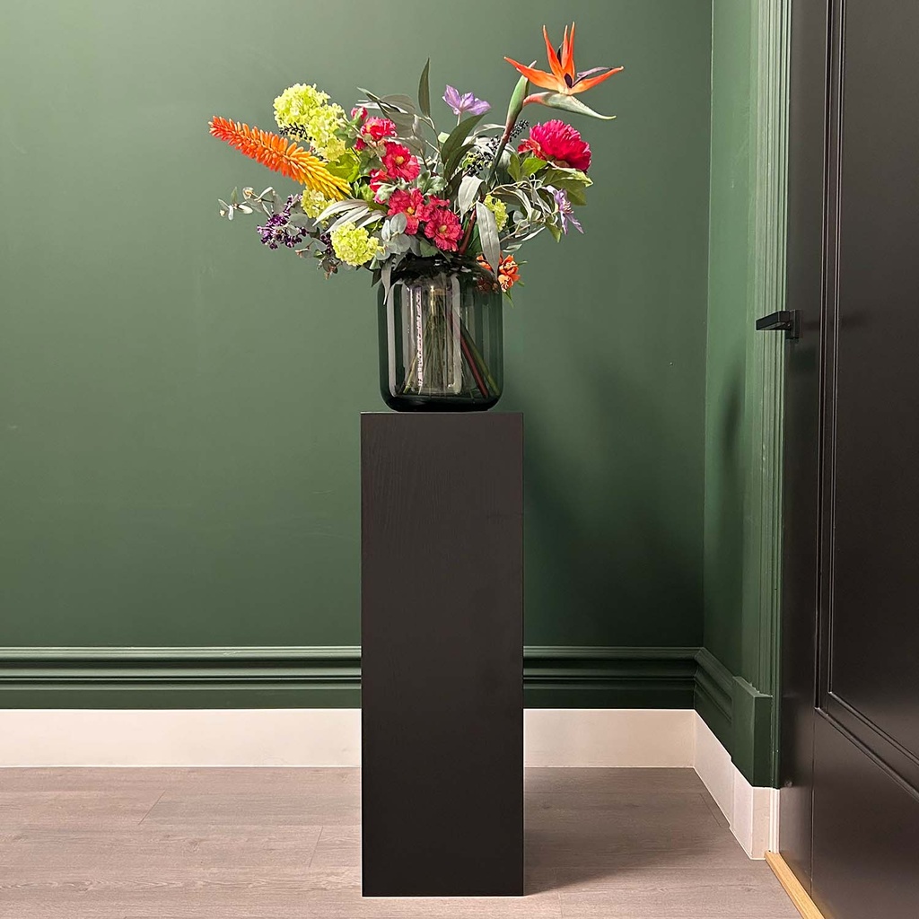 Zwarte eiken voorkant 30x30x90.jpg