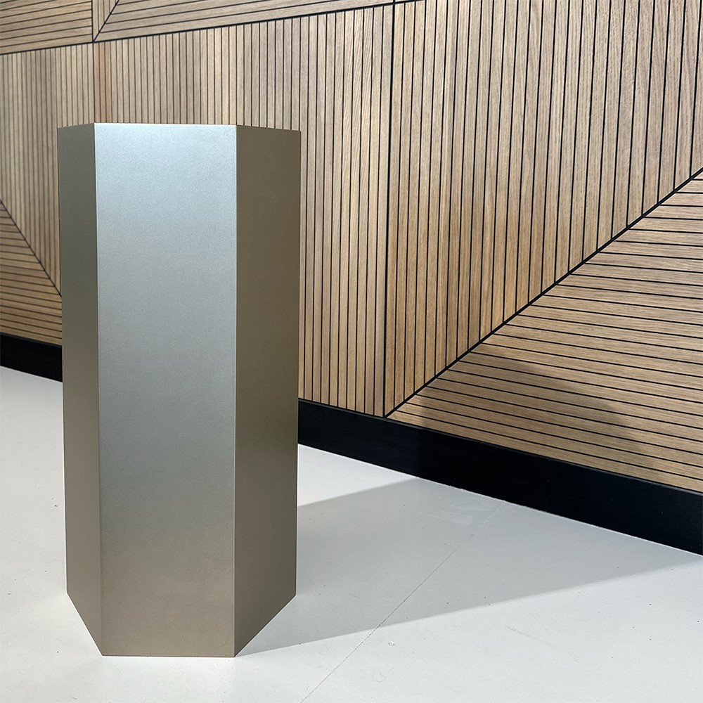 [1201] Champagne Gelakte Zuil Hexagon (350 x 1000 mm)